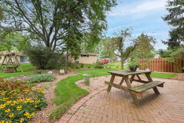 12450 W Ohio DRIVE, New Berlin, WI 53151