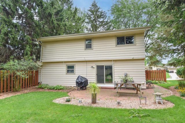 12450 W Ohio DRIVE, New Berlin, WI 53151