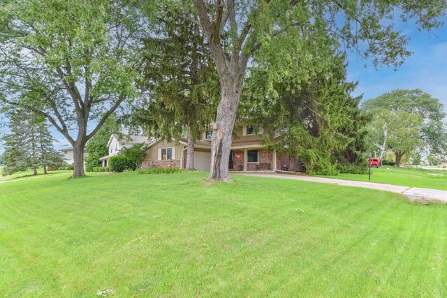 12450 W Ohio DRIVE, New Berlin, WI 53151