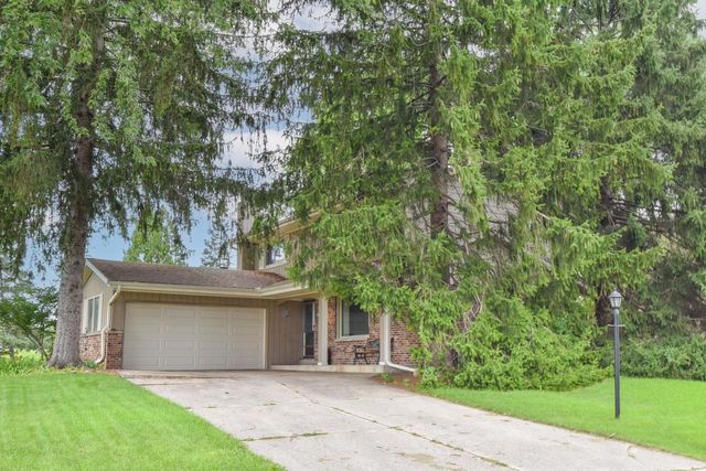 12450 W Ohio DRIVE, New Berlin, WI 53151