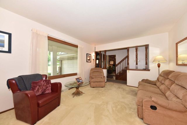 12450 W Ohio DRIVE, New Berlin, WI 53151