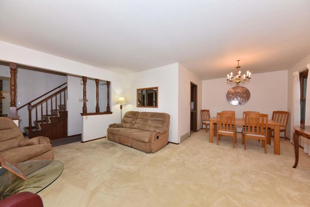 12450 W Ohio DRIVE, New Berlin, WI 53151