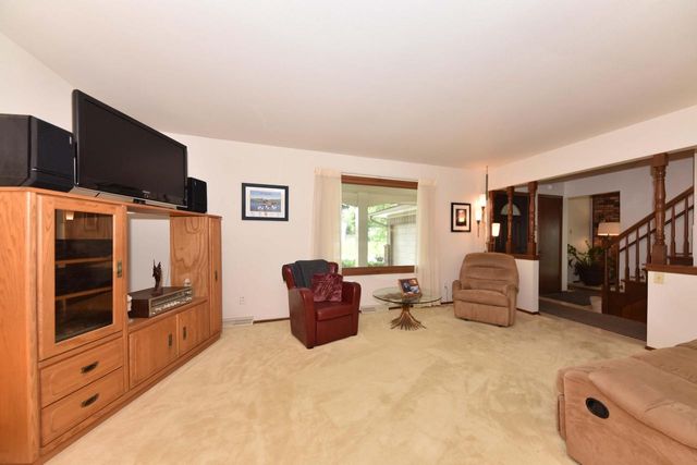 12450 W Ohio DRIVE, New Berlin, WI 53151