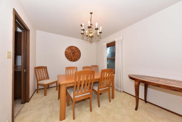 12450 W Ohio DRIVE, New Berlin, WI 53151