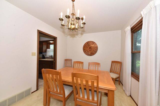 12450 W Ohio DRIVE, New Berlin, WI 53151