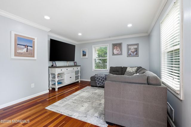 1910 Holbrook Street, Oakhurst, NJ 07755