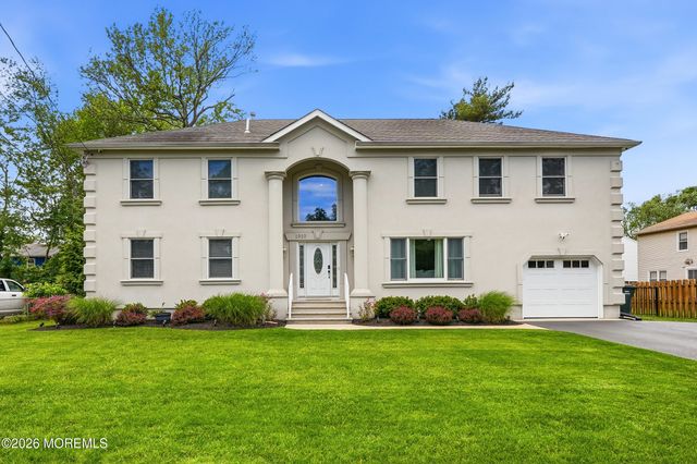 1910 Holbrook Street, Oakhurst, NJ 07755