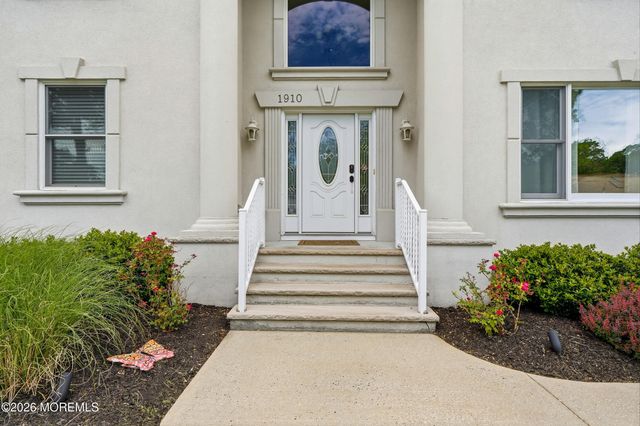 1910 Holbrook Street, Oakhurst, NJ 07755