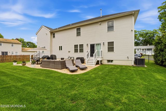 1910 Holbrook Street, Oakhurst, NJ 07755