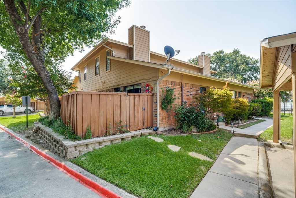 5769 Cedar Creek Drive, Benbrook, TX 76109 — exterior