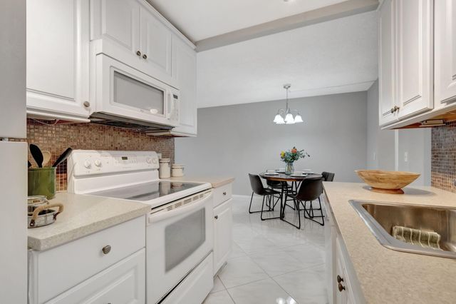 3031 Cornwall B, Boca Raton, FL 33434