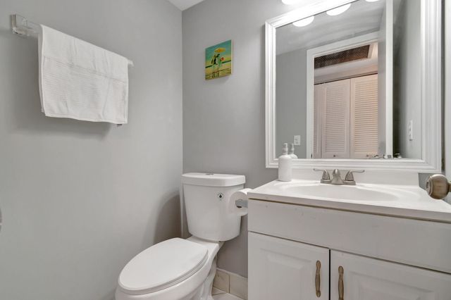 3031 Cornwall B, Boca Raton, FL 33434