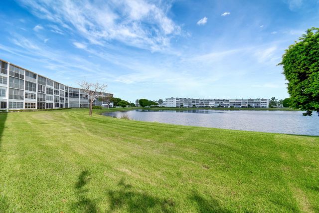 3031 Cornwall B, Boca Raton, FL 33434