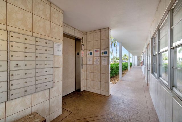 3031 Cornwall B, Boca Raton, FL 33434