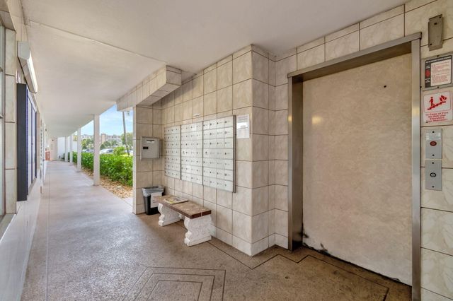 3031 Cornwall B, Boca Raton, FL 33434