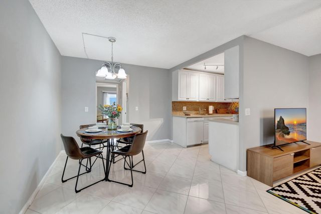 3031 Cornwall B, Boca Raton, FL 33434