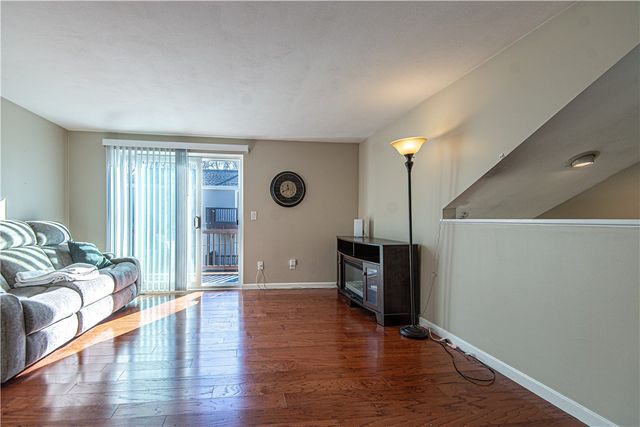 351 New London Avenue 408, Warwick, RI 02886