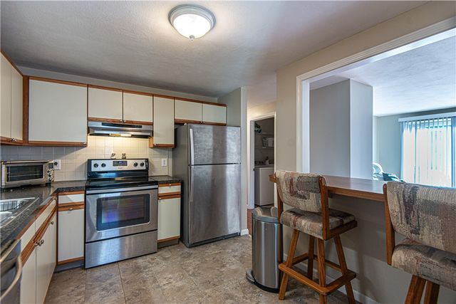 351 New London Avenue 408, Warwick, RI 02886