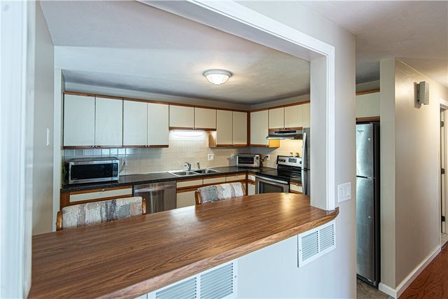 351 New London Avenue 408, Warwick, RI 02886