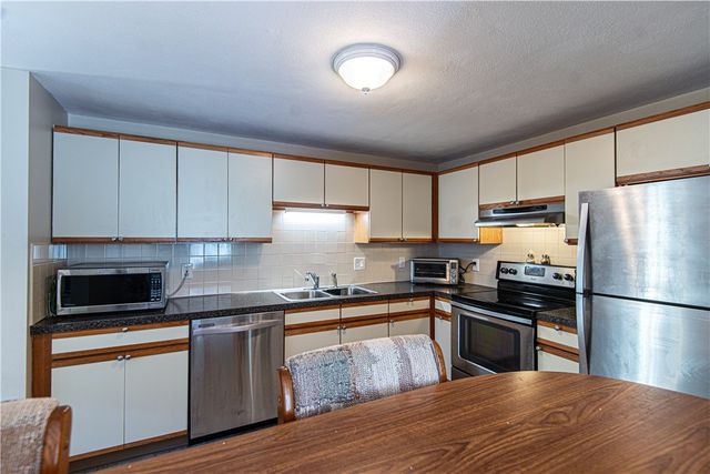 351 New London Avenue 408, Warwick, RI 02886