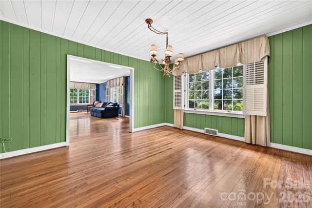 25 Inglewood Road, Asheville, NC 28804