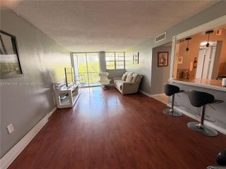 16518 NE 26th Ave 403, North Miami Beach, FL 33160