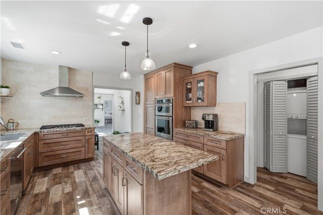 5640 E Parkcrest, Long Beach, CA 90808