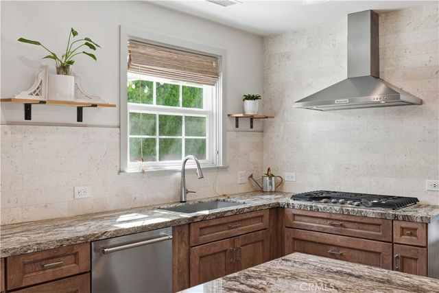 5640 E Parkcrest, Long Beach, CA 90808