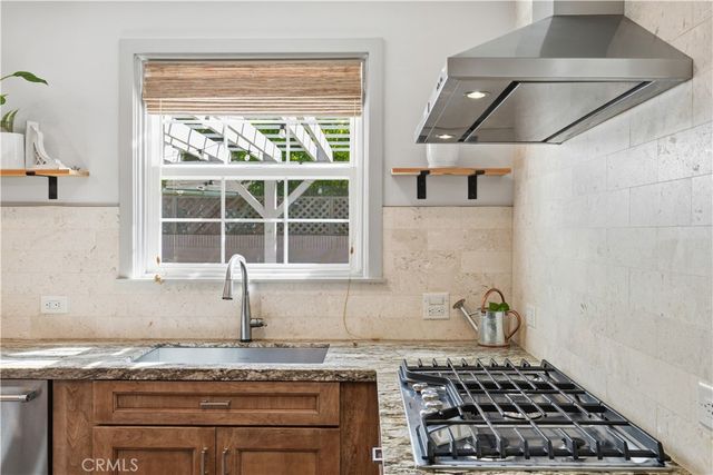 5640 E Parkcrest, Long Beach, CA 90808