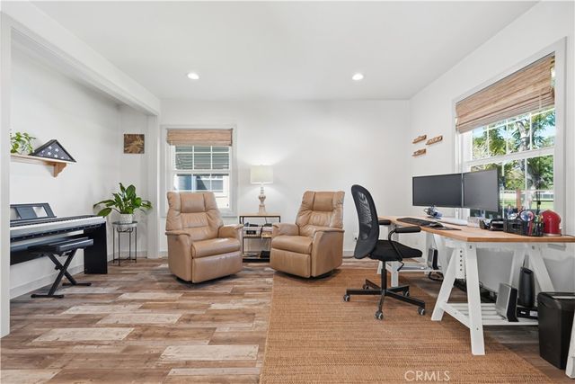 5640 E Parkcrest, Long Beach, CA 90808