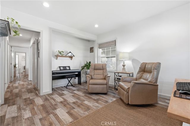 5640 E Parkcrest, Long Beach, CA 90808