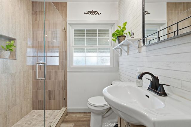 5640 E Parkcrest, Long Beach, CA 90808