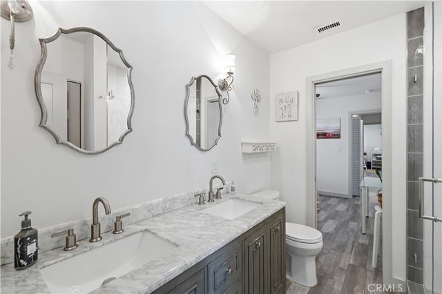 5640 E Parkcrest, Long Beach, CA 90808