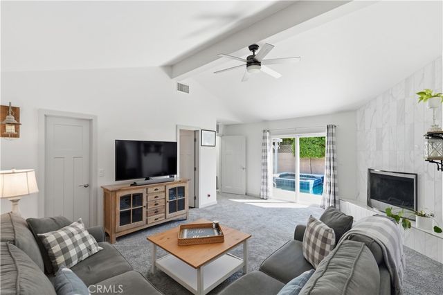 5640 E Parkcrest, Long Beach, CA 90808