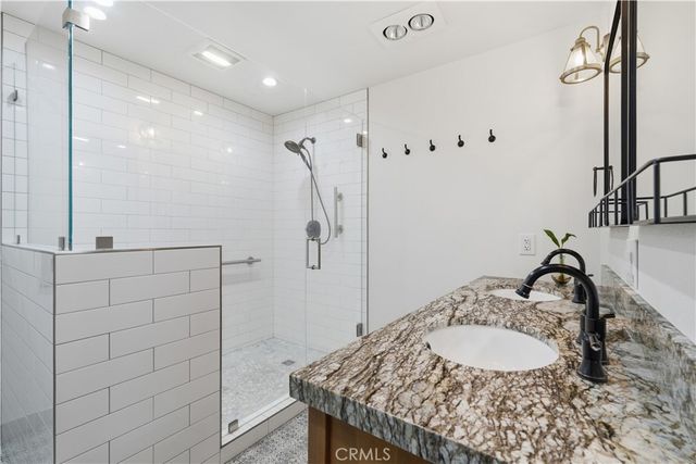 5640 E Parkcrest, Long Beach, CA 90808