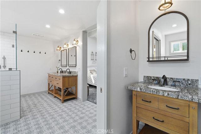 5640 E Parkcrest, Long Beach, CA 90808