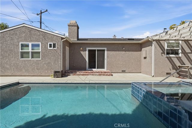 5640 E Parkcrest, Long Beach, CA 90808