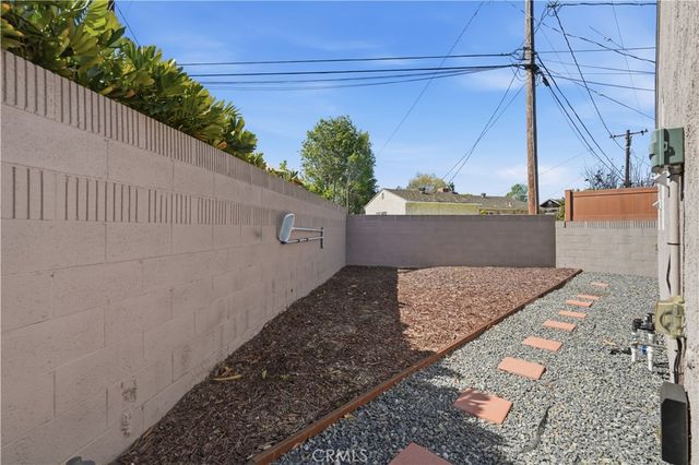 5640 E Parkcrest, Long Beach, CA 90808