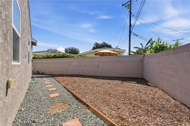 5640 E Parkcrest, Long Beach, CA 90808