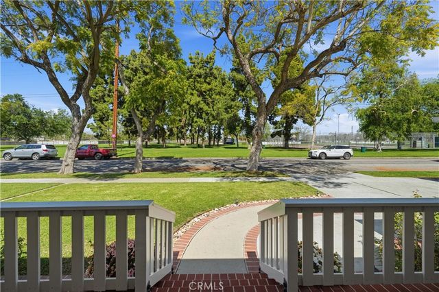 5640 E Parkcrest, Long Beach, CA 90808