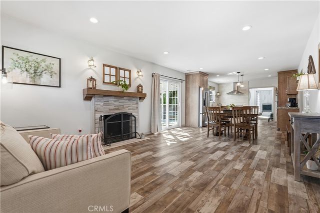 5640 E Parkcrest, Long Beach, CA 90808