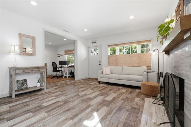 5640 E Parkcrest, Long Beach, CA 90808