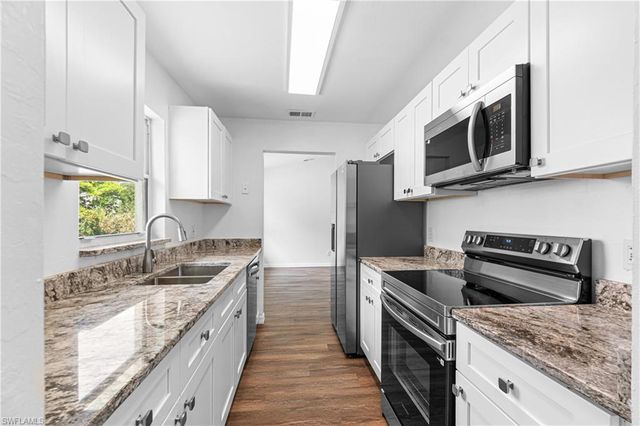 2816 Economy ST, Fort Myers, FL 33916