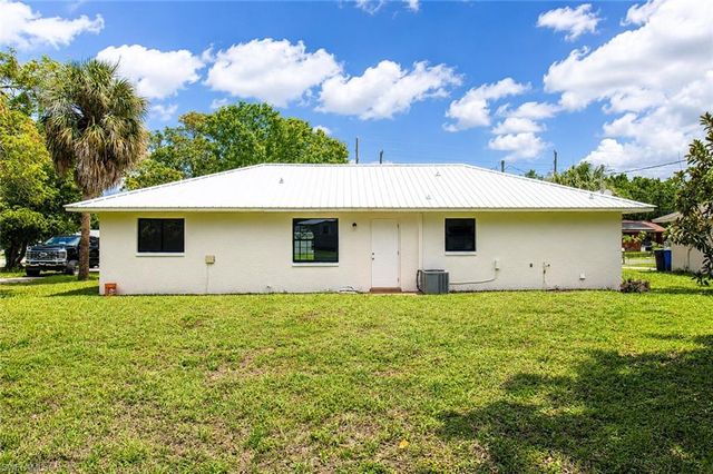 2816 Economy ST, Fort Myers, FL 33916