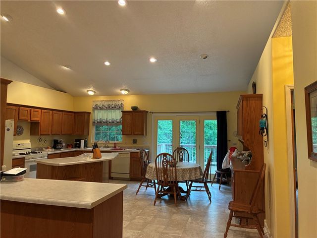 524 Madison 1210, Huntsville, AR 72740