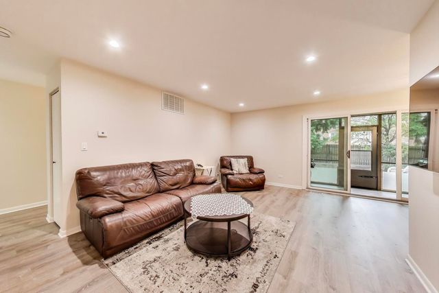 206 Country Lane, Des Plaines, IL 60016