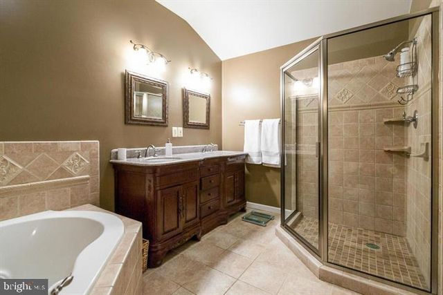 9913 FARR DR, Fairfax, VA 22030