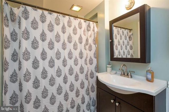 9913 FARR DR, Fairfax, VA 22030