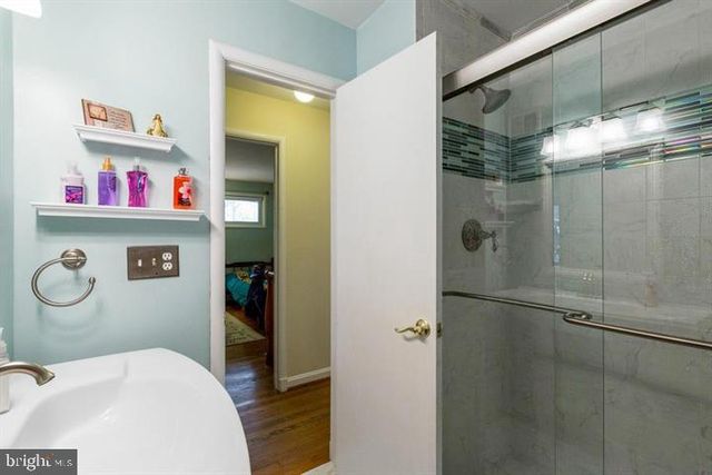 9913 FARR DR, Fairfax, VA 22030