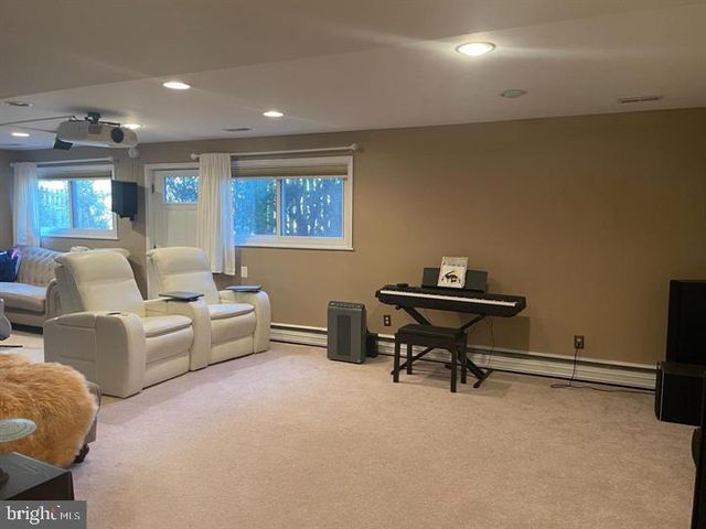 9913 FARR DR, Fairfax, VA 22030